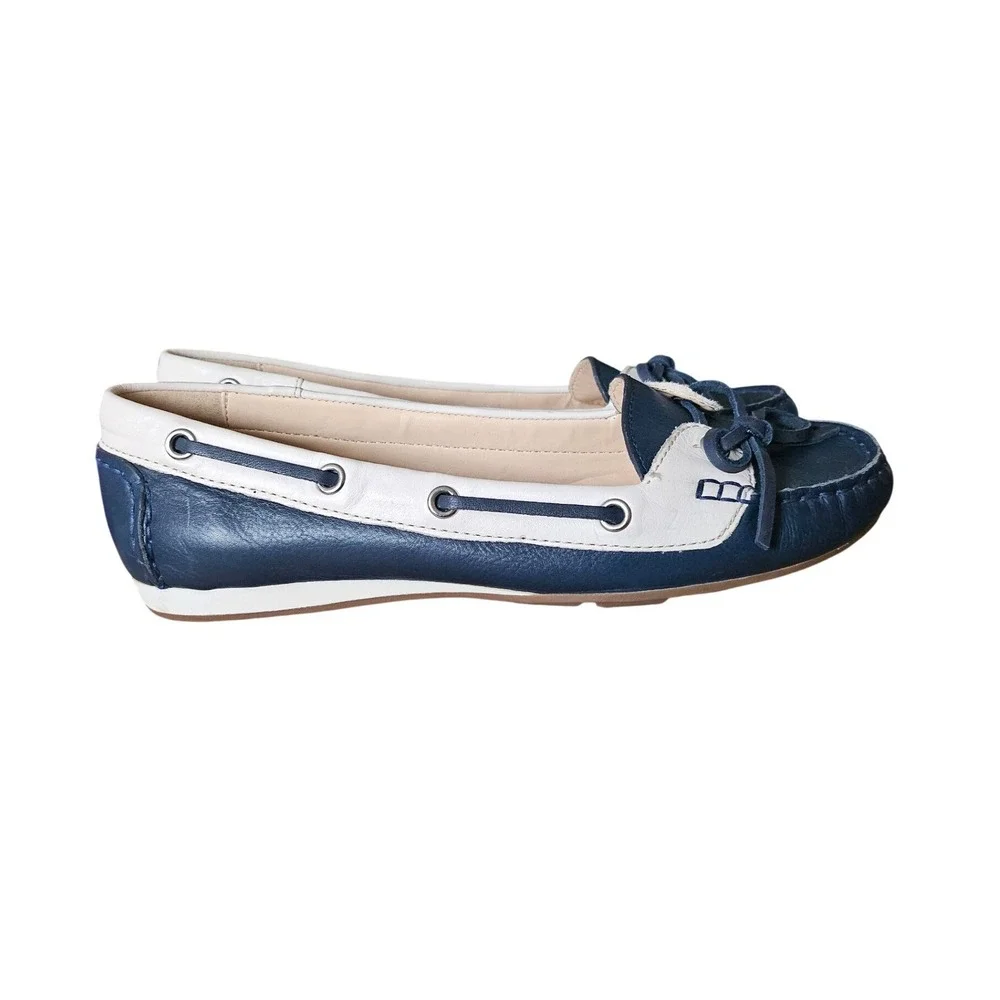 Cole Haan Boat Shoes 8B Navy Cream Leather Moc Toe Loafers Preppy Nautical